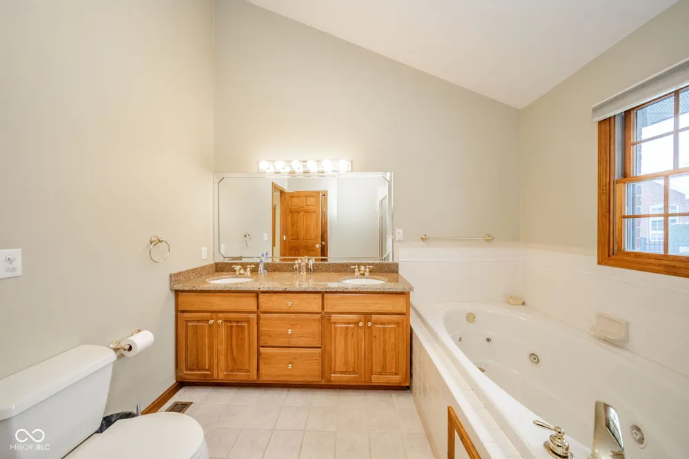2405 Wicklow Drive Muncie, IN 47304
