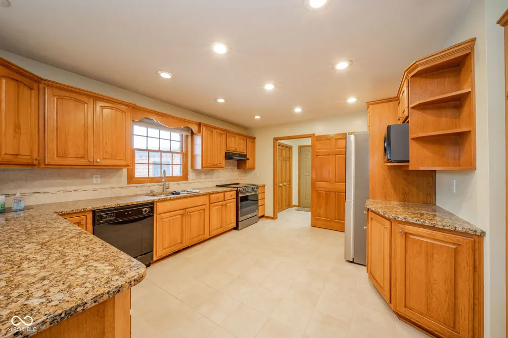 2405 Wicklow Drive Muncie, IN 47304