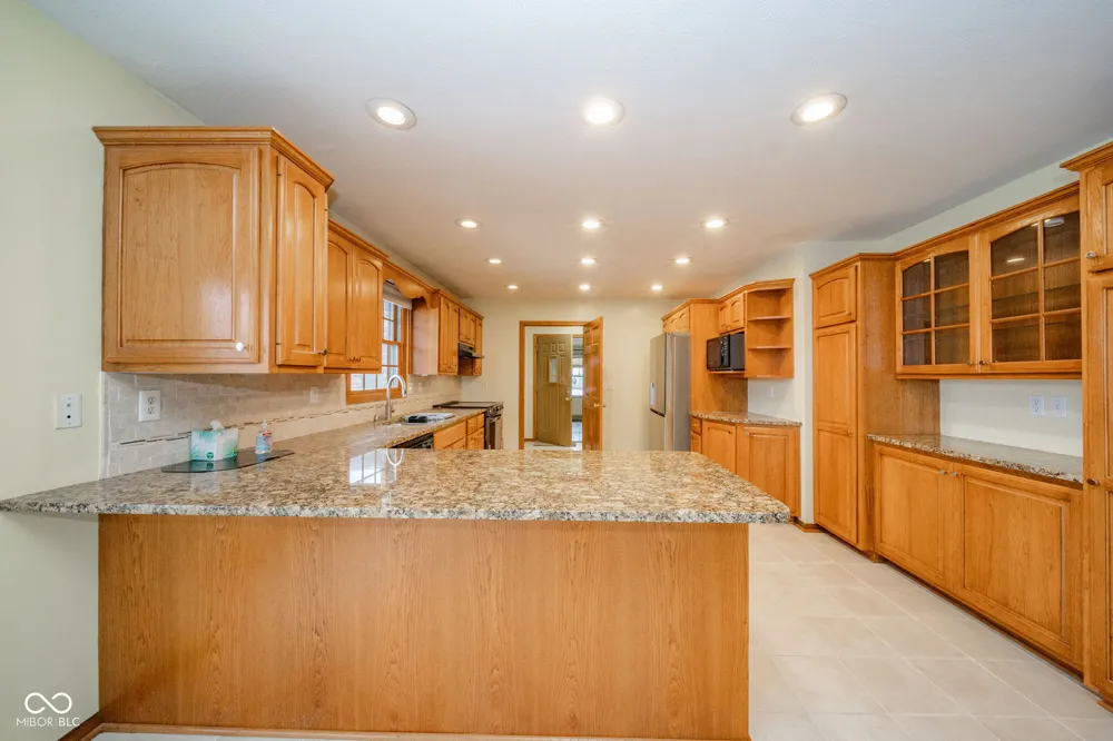 2405 Wicklow Drive Muncie, IN 47304