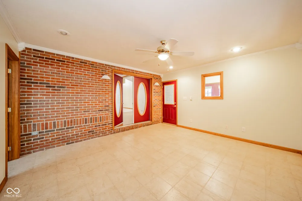 2405 Wicklow Drive Muncie, IN 47304