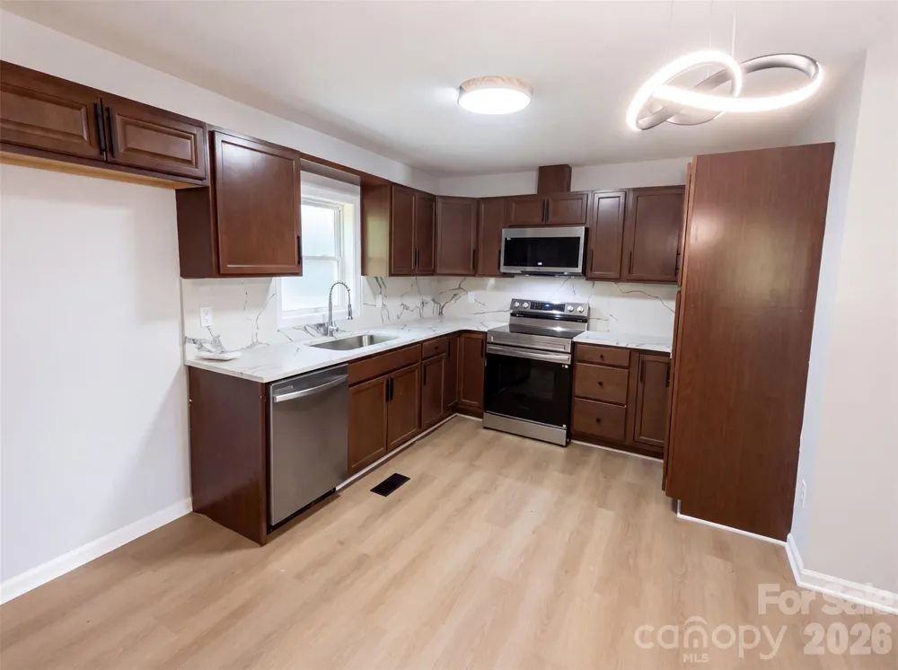 915 Kenham Place Lenoir, NC 28645