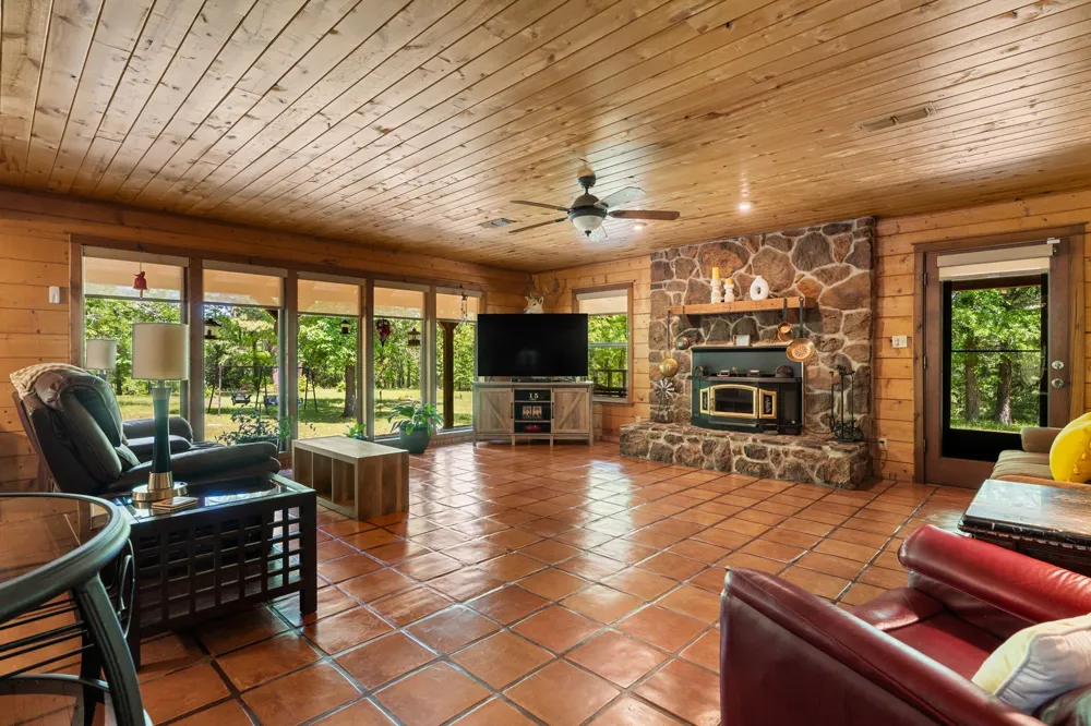 1081 County Road 3875 Mineola, TX 75773