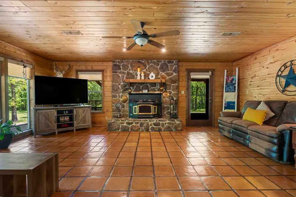 1081 County Road 3875 Mineola, TX 75773