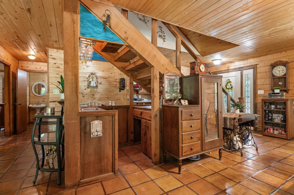 1081 County Road 3875 Mineola, TX 75773