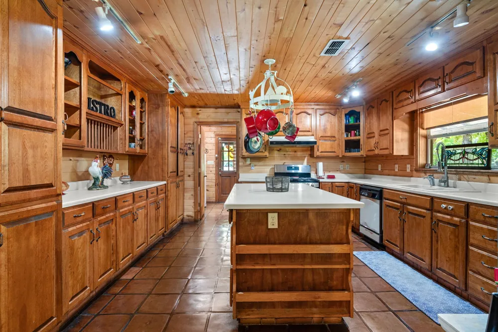 1081 County Road 3875 Mineola, TX 75773