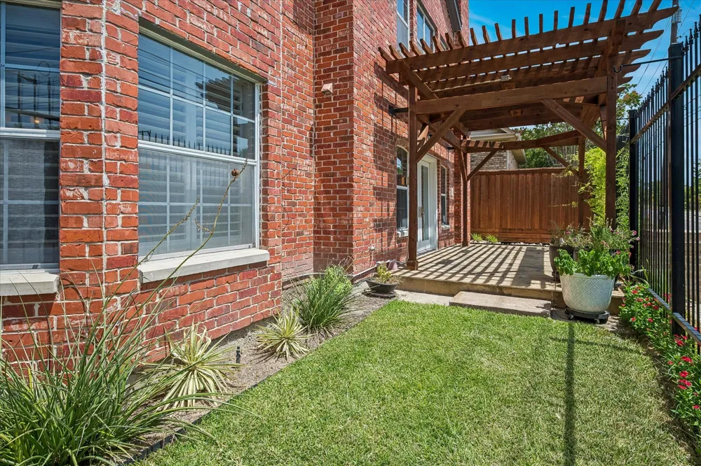 2702 Lawtherwood Court Dallas, TX 75214
