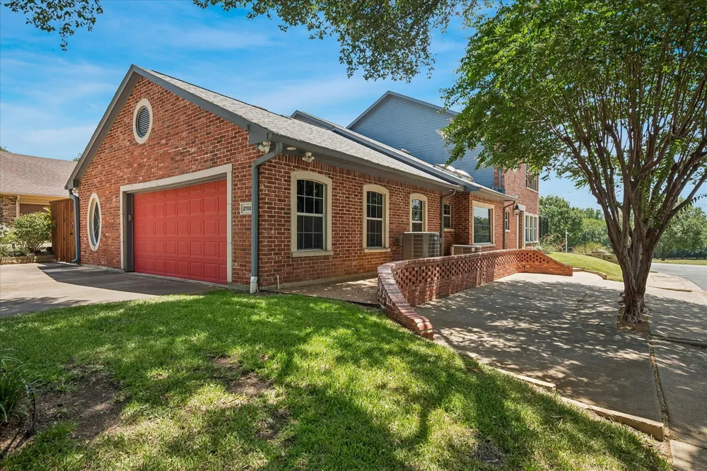 2702 Lawtherwood Court Dallas, TX 75214
