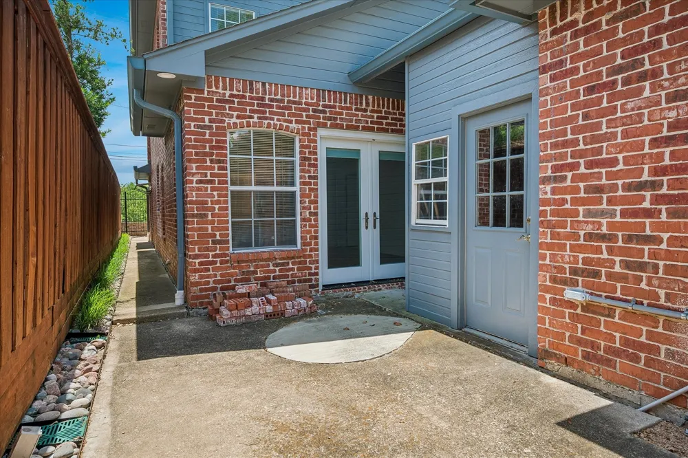 2702 Lawtherwood Court Dallas, TX 75214