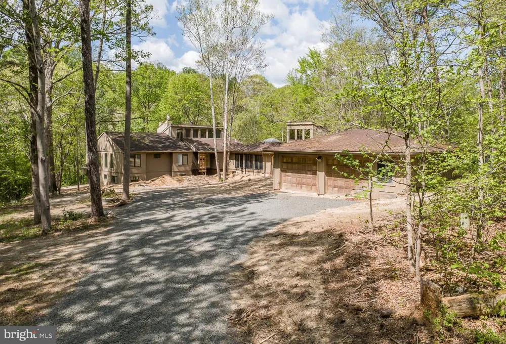 7322 LACKAWANNA DRIVE Springfield, VA 22150