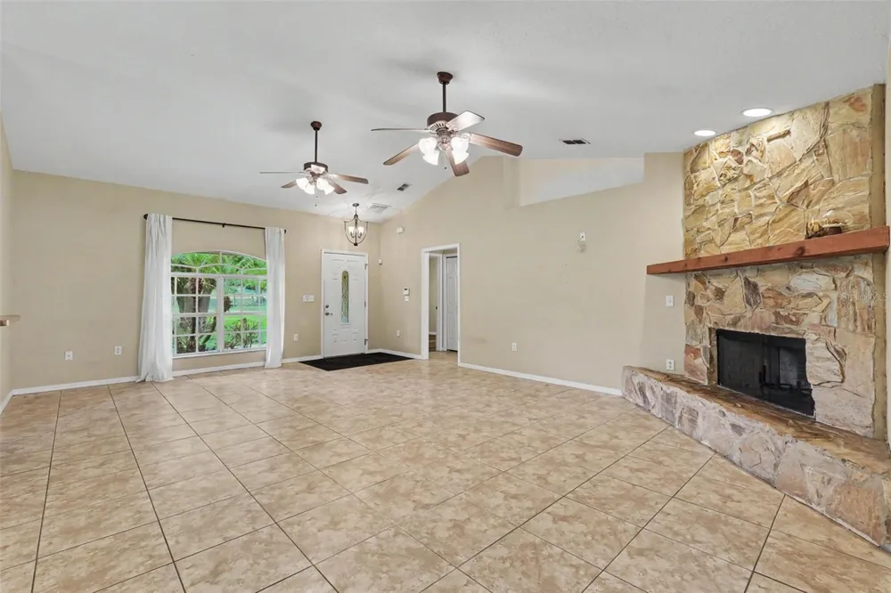 4618 REOLA ROAD Dover, FL 33527