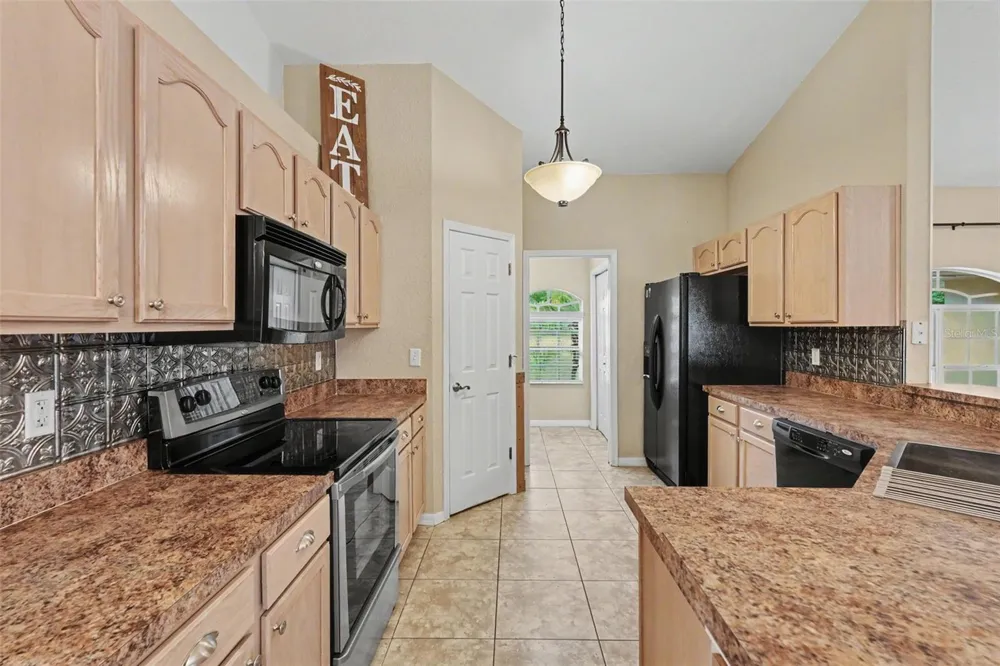 4618 REOLA ROAD Dover, FL 33527