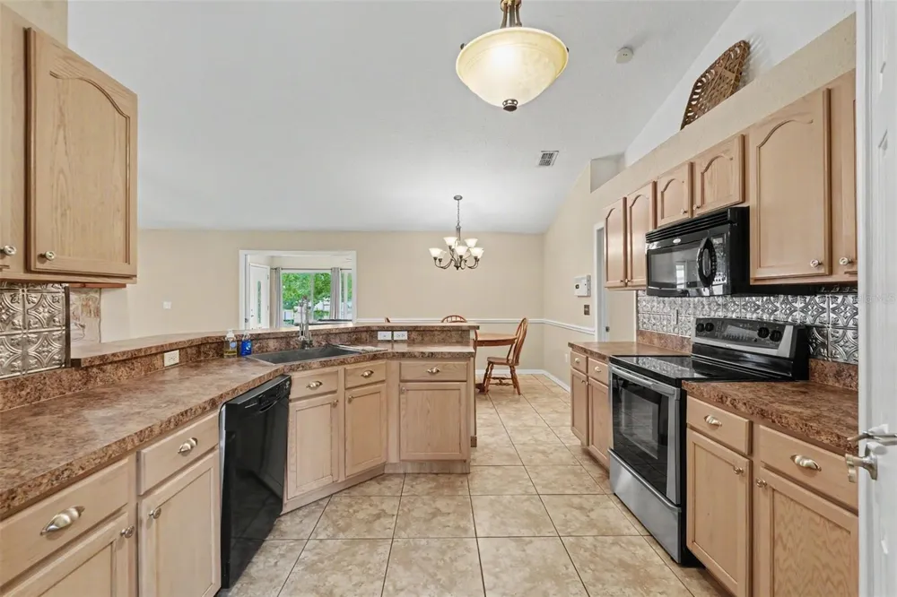 4618 REOLA ROAD Dover, FL 33527