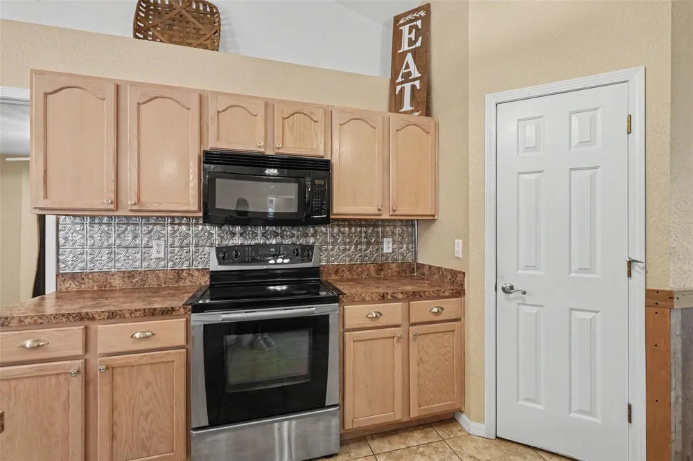 4618 REOLA ROAD Dover, FL 33527