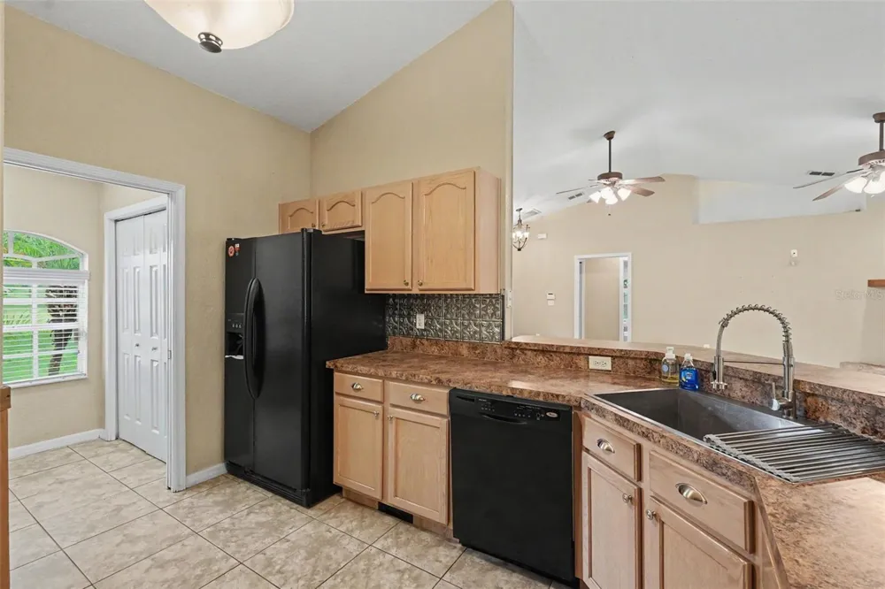 4618 REOLA ROAD Dover, FL 33527