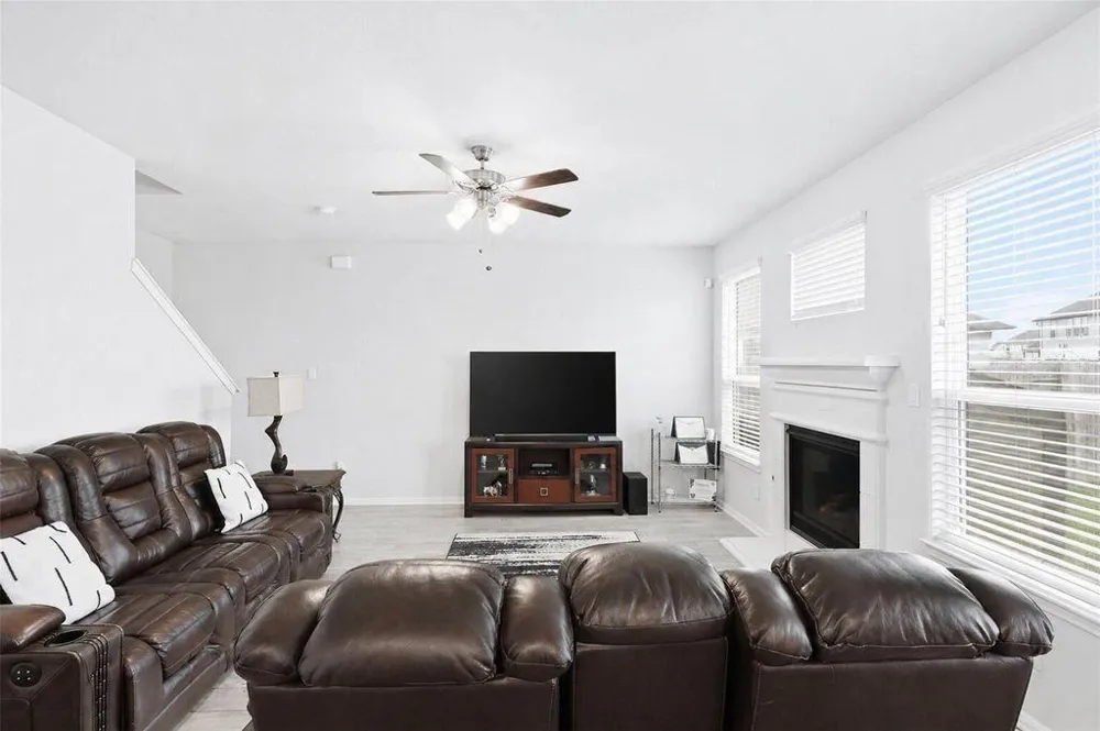 128 Shining Point Drive Waller, TX 77484