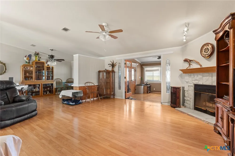 2124 Hackberry Road Holland, TX 76534