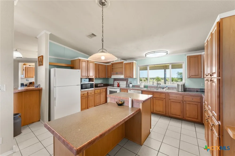2124 Hackberry Road Holland, TX 76534