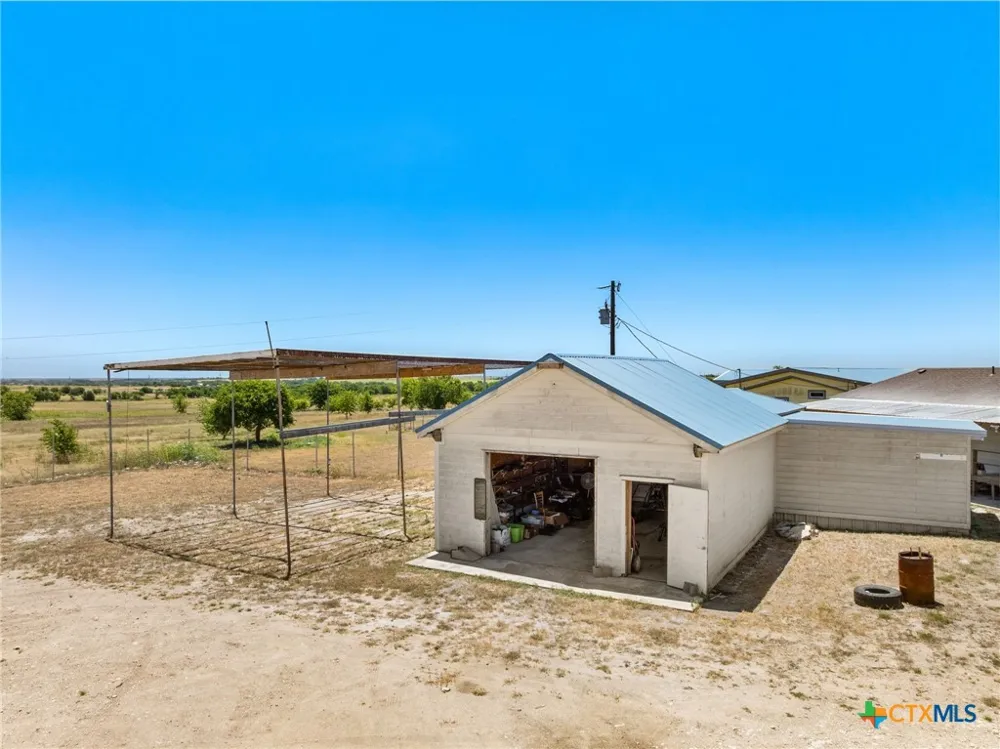 2124 Hackberry Road Holland, TX 76534