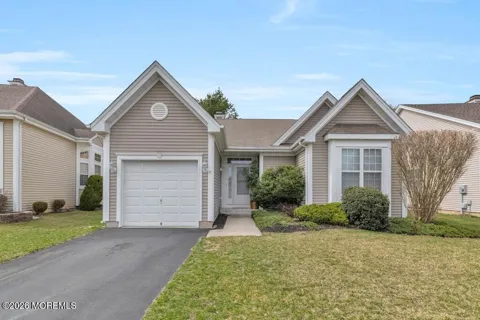 37 Lakeland Drive