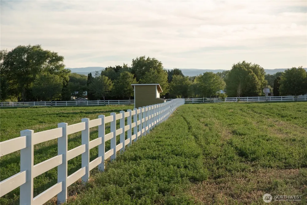 2 B Look Road Ellensburg, WA 98926
