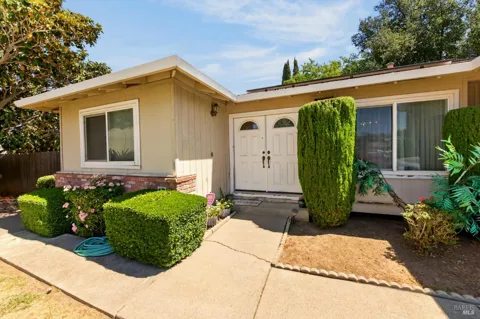 580 Flores Court