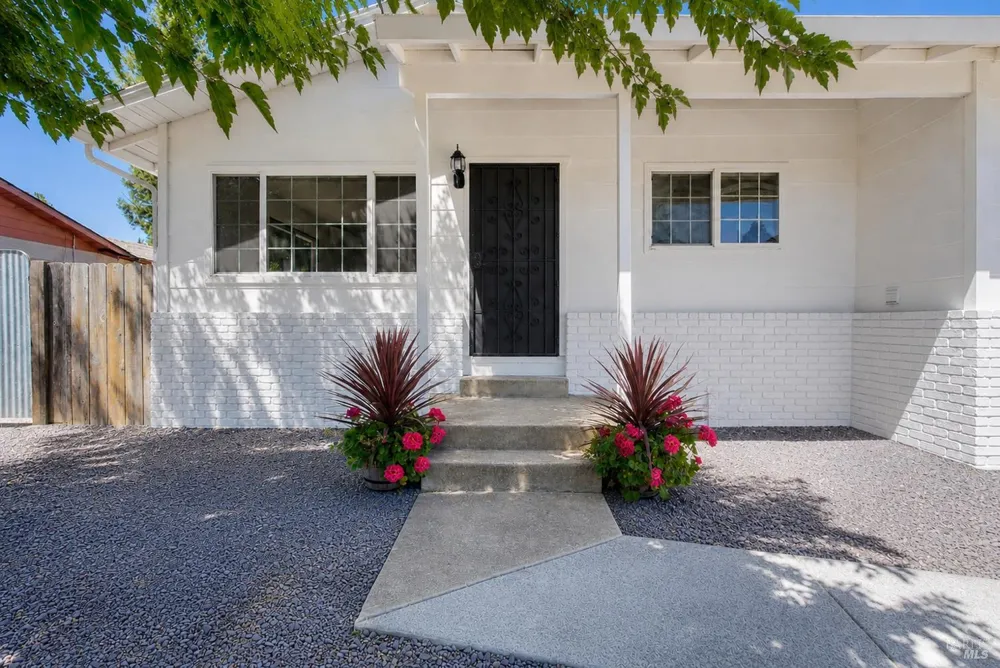 498 Mill Street Willits, CA 95490