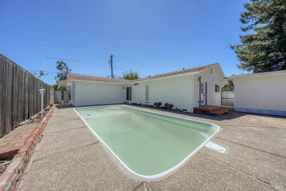 498 Mill Street Willits, CA 95490
