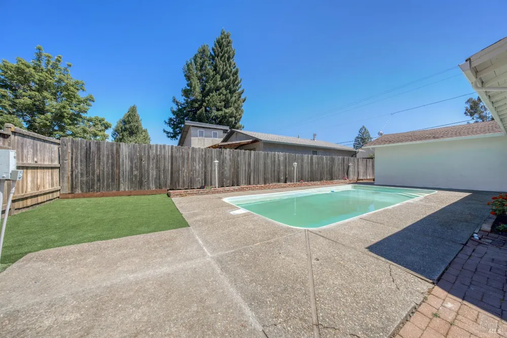 498 Mill Street Willits, CA 95490