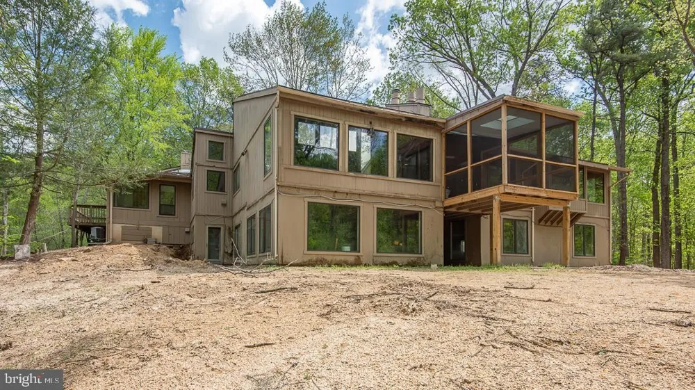 7322 LACKAWANNA DRIVE Springfield, VA 22150