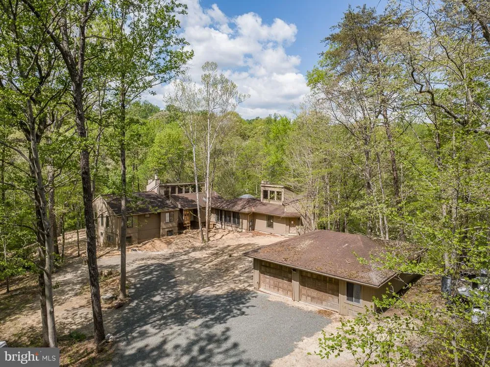 7322 LACKAWANNA DRIVE Springfield, VA 22150
