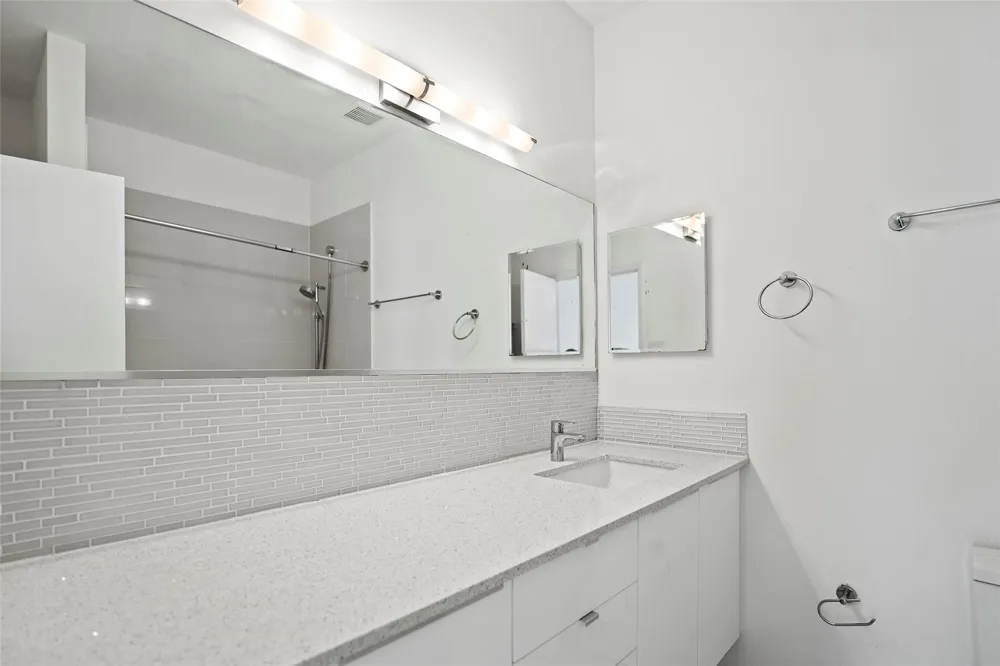 3800 Tanglewilde Street #402 Houston, TX 77063