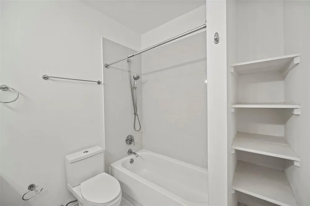 3800 Tanglewilde Street #402 Houston, TX 77063