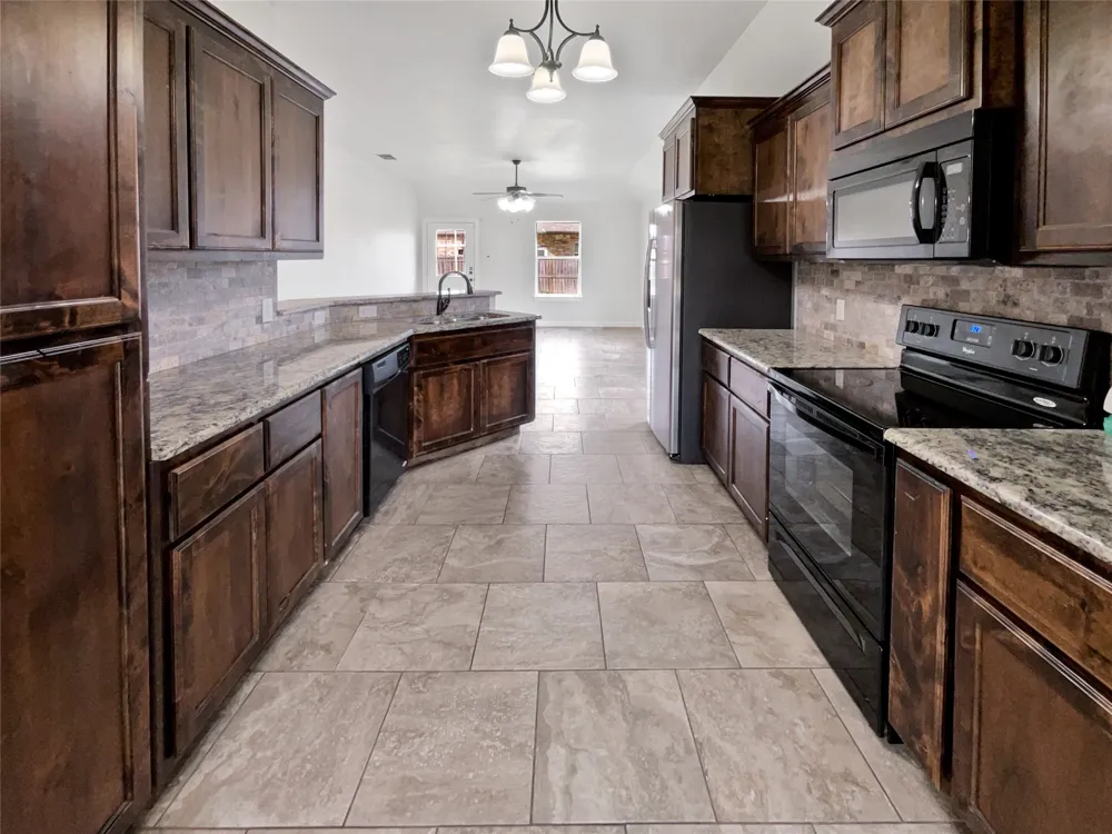 112 Halifax Circle Palmer, TX 75152