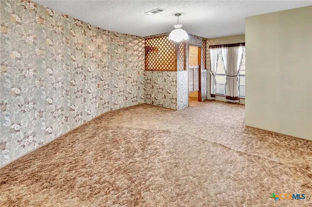 10957 US Highway 77 Schulenburg, TX 78956