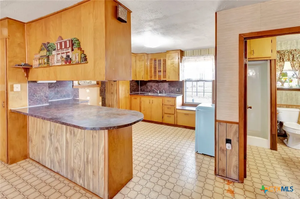 10957 US Highway 77 Schulenburg, TX 78956
