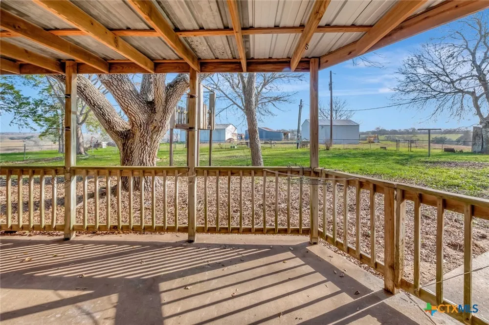 10957 US Highway 77 Schulenburg, TX 78956