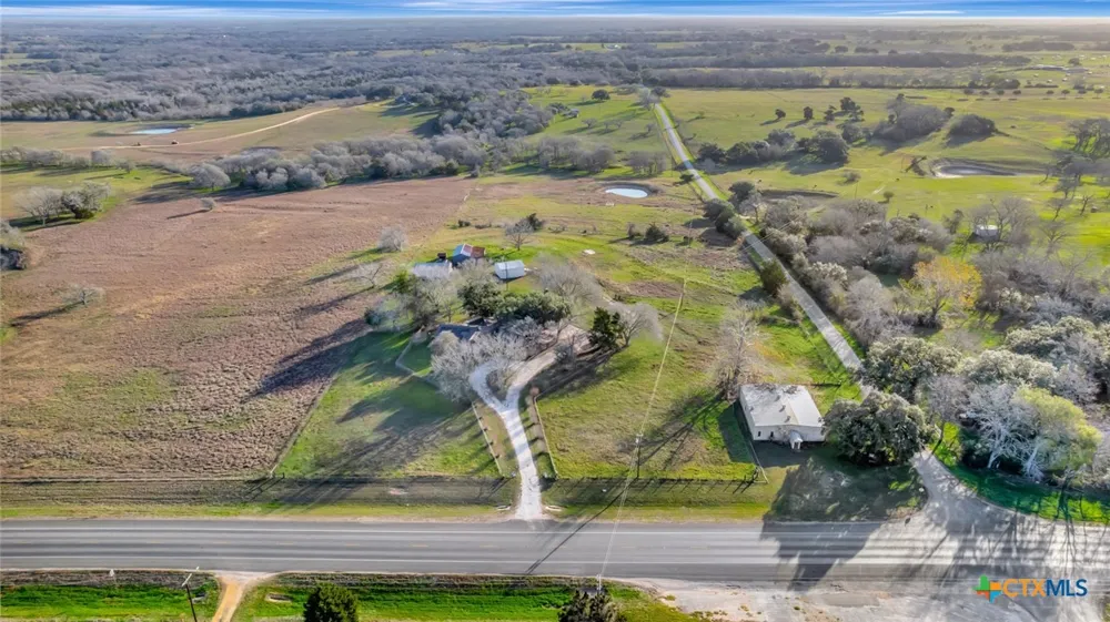 10957 US Highway 77 Schulenburg, TX 78956