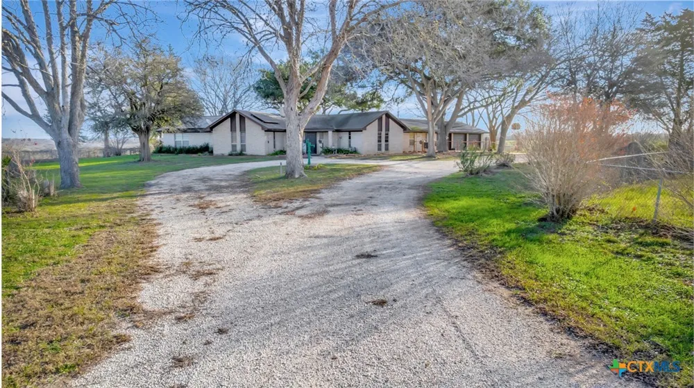 10957 US Highway 77 Schulenburg, TX 78956