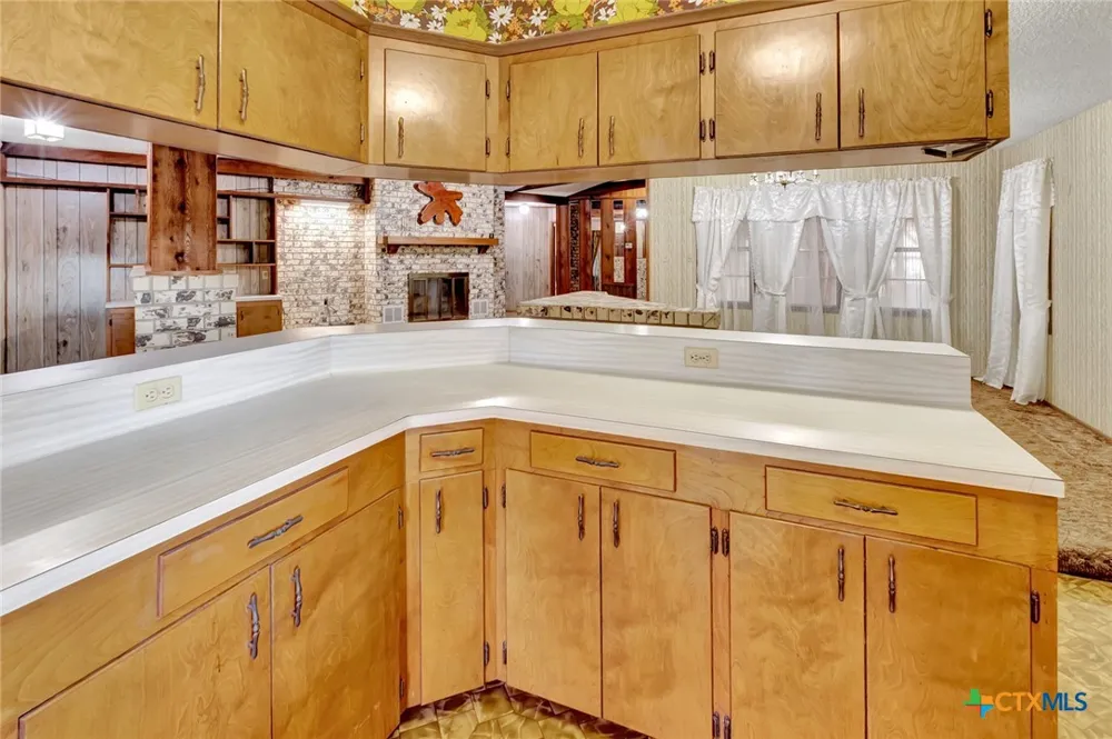 10957 US Highway 77 Schulenburg, TX 78956