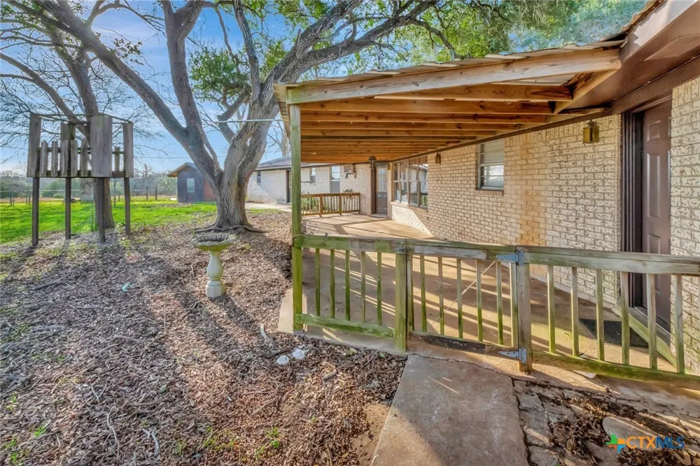 10957 US Highway 77 Schulenburg, TX 78956