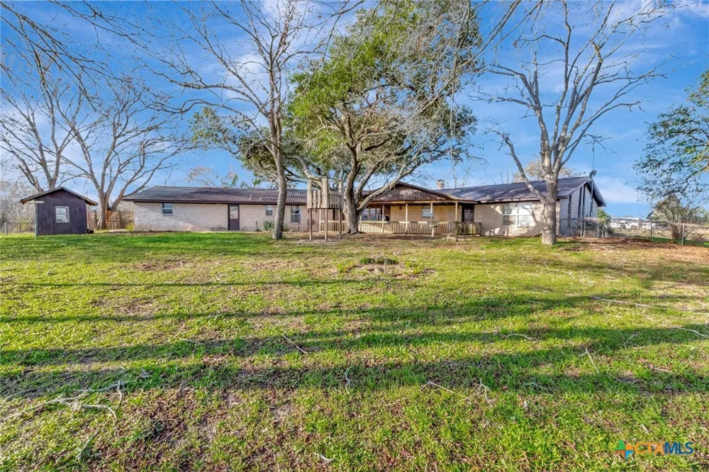 10957 US Highway 77 Schulenburg, TX 78956