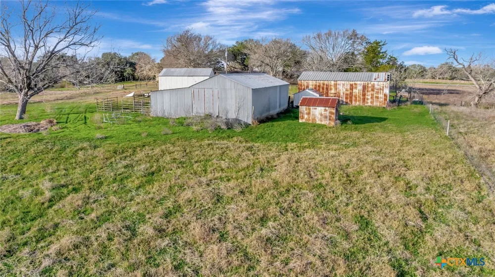 10957 US Highway 77 Schulenburg, TX 78956