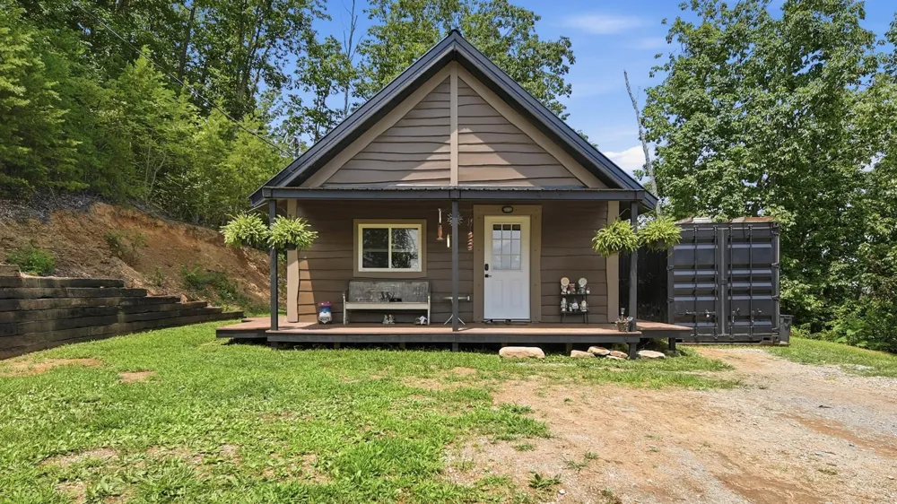 260 Riddle St Dayton, TN 37321
