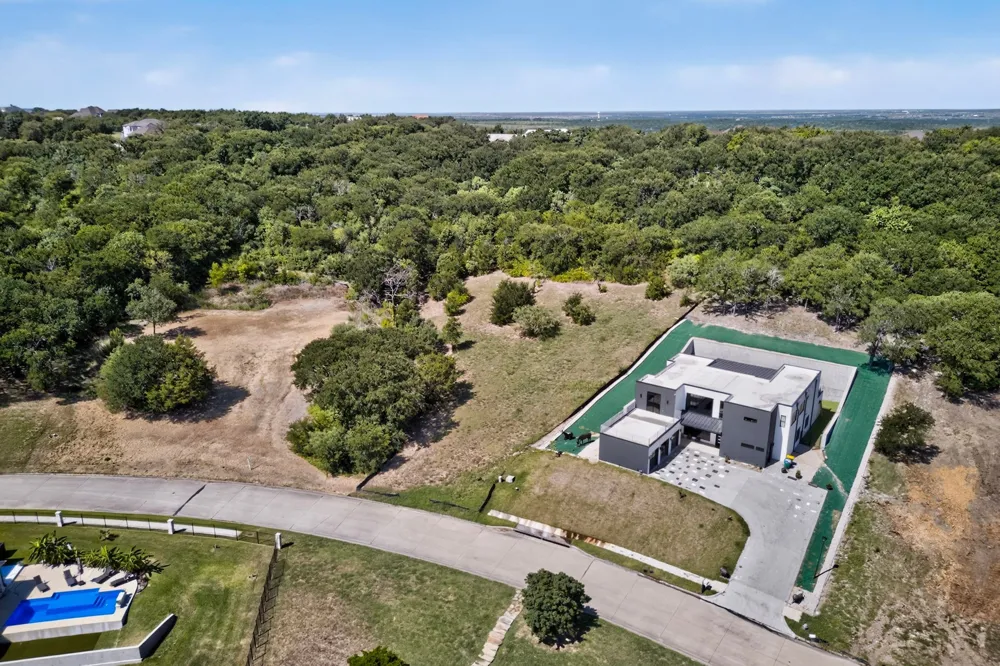 2438 Creekwood Drive Cedar Hill, TX 75104