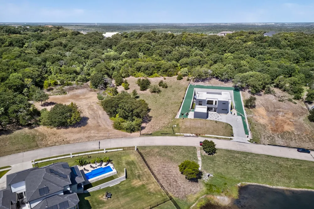 2438 Creekwood Drive Cedar Hill, TX 75104