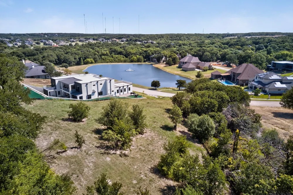2438 Creekwood Drive Cedar Hill, TX 75104