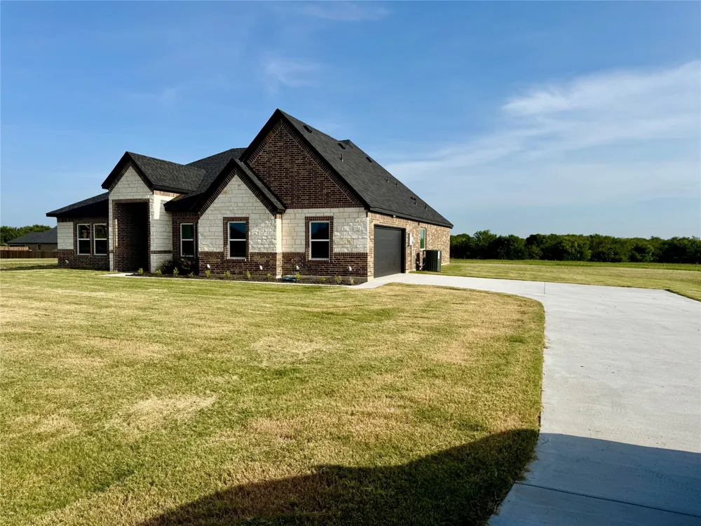 3297 Escobar Circle Greenville, TX 75401