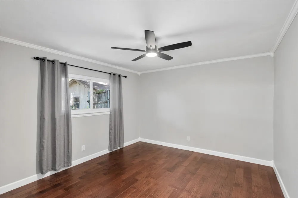 1637 Dell Oak Drive Garland, TX 75040