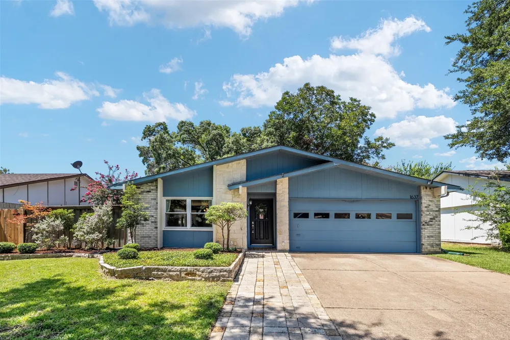 1637 Dell Oak Drive Garland, TX 75040