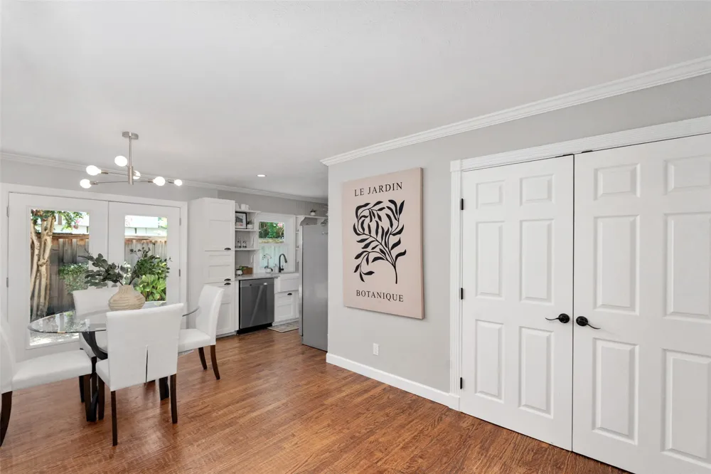 1637 Dell Oak Drive Garland, TX 75040